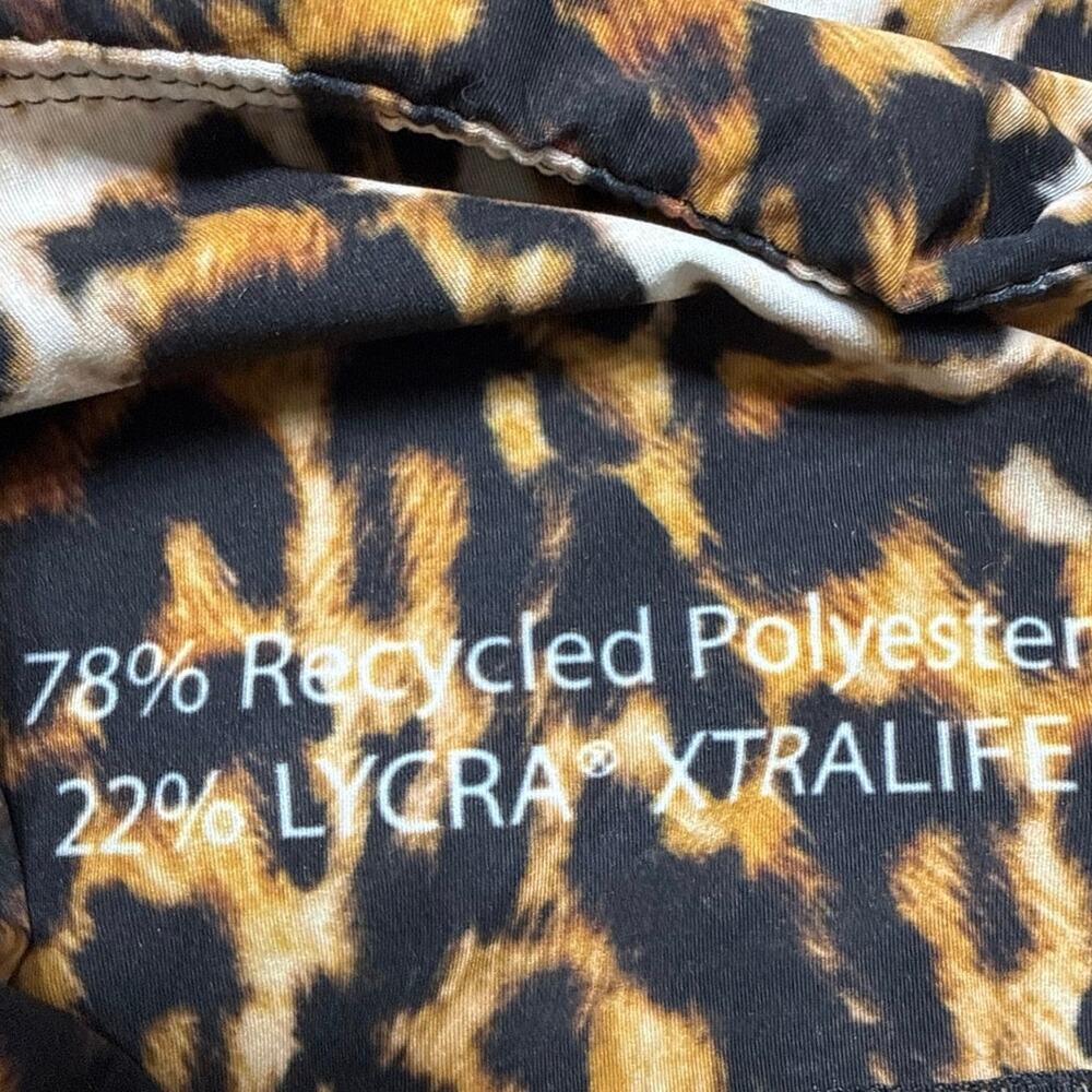 Yoga Democracy Wildcat Capri Leggings Womens Size S *EUC - Picture 11 of 12